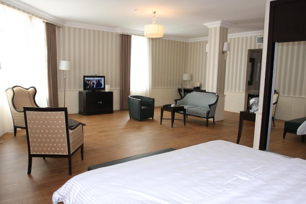 Hotel & Casino President Batumi Room photo