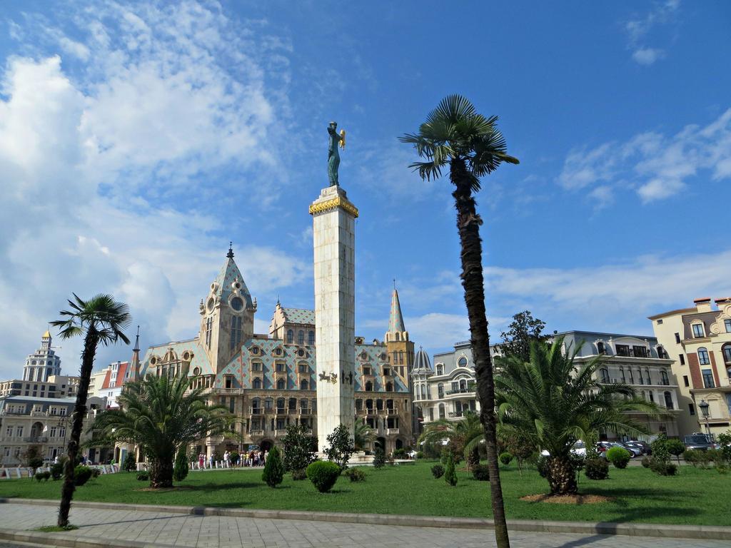 Hotel & Casino President Batumi Exterior photo
